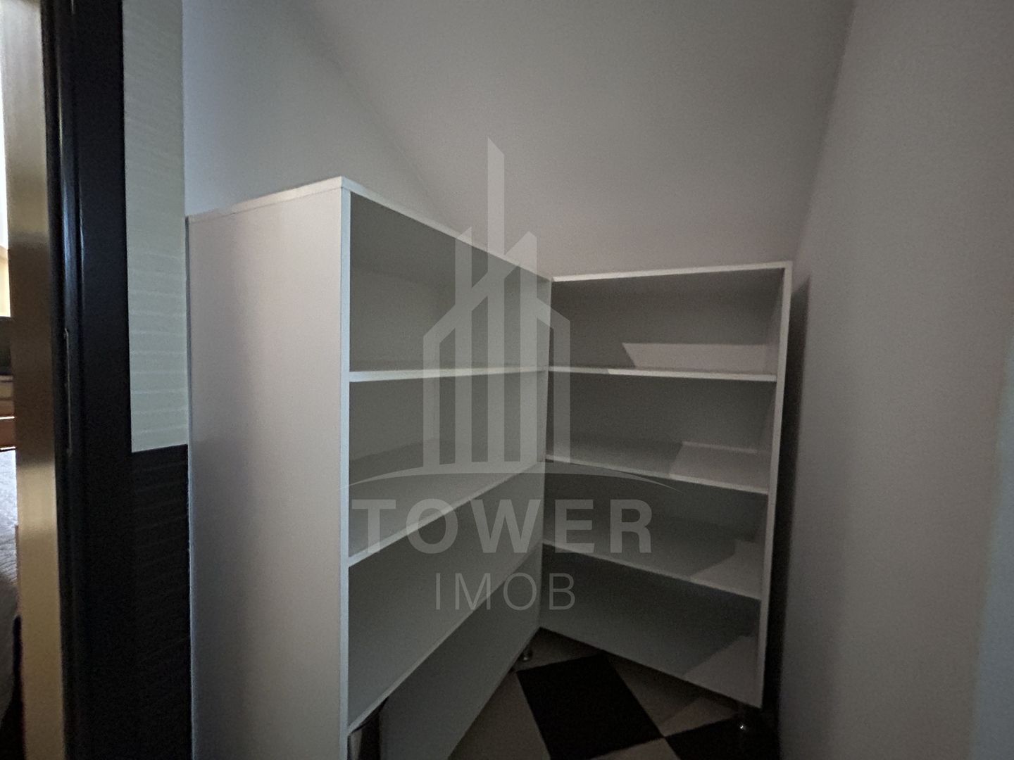 De închiriat Etaj + Mansardă 180 mp | 7 Camere cu 7 Băi | Lupeni - Poză 7