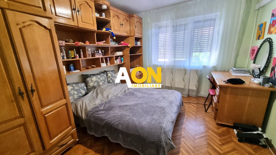 De vanzare apartament 3 camere, zona Piata, Cetate - Poză 4