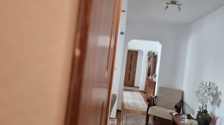 Apartament 3 camere - renovat - Poză 1