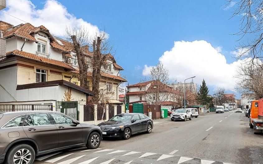 Inchiriere apartament 3 camere in vila | Domenii | Intrare si curte proprie - Poză 15