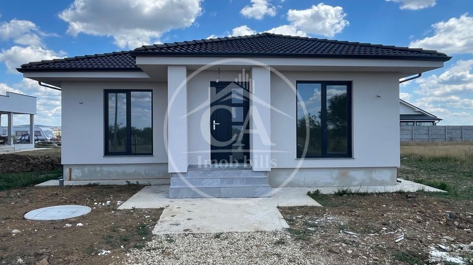 Casă de vânzare cu 4 camere în Santandrei , Bihor - Poză 1