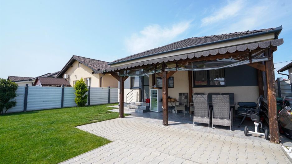 Casa la cheie la intrare in Santandrei - Poză 2