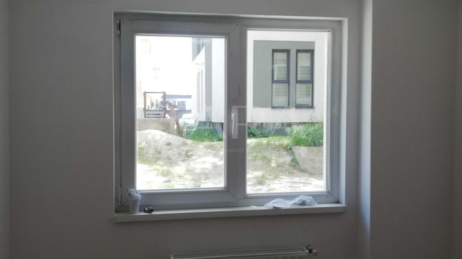 Apartament cu 3 camere vând an floresti - Poză 1