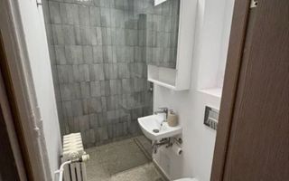 Apartament renovat cu 3 camere, în zonă liniștită și bine conectată. - Poză 6