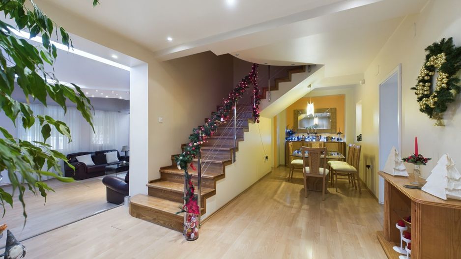 Casă situată Central în Dumbrăvița - Poză 12