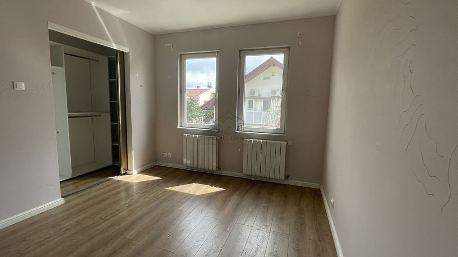 VILA SPATIOASA LA INCHIRIERE IN ZONA PIPERA LANGA SCOLI - Poză 16