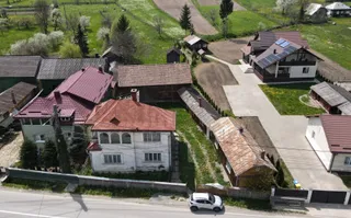 De vanzare casa cu anexe - 2507 mp Manastirea Humorului - Poză 18