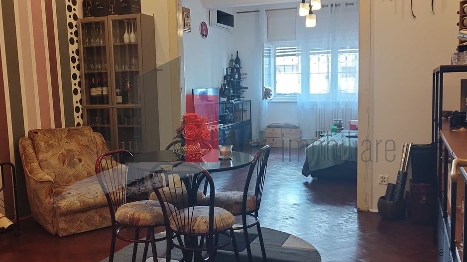 Apartament cu trei camere de vanzare-Piata Victoriei - Poză 1