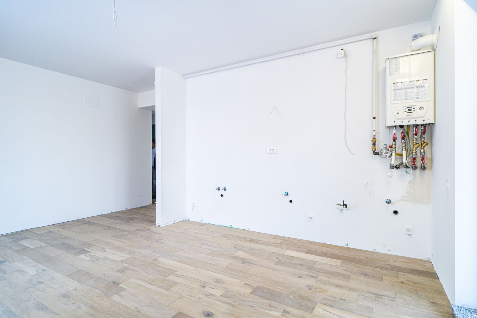 Strada Ghidigeni, zona Raul Doamnei, 3 camere, bloc nou, 2 bai, DOAR PLATA CASH - Poză 6