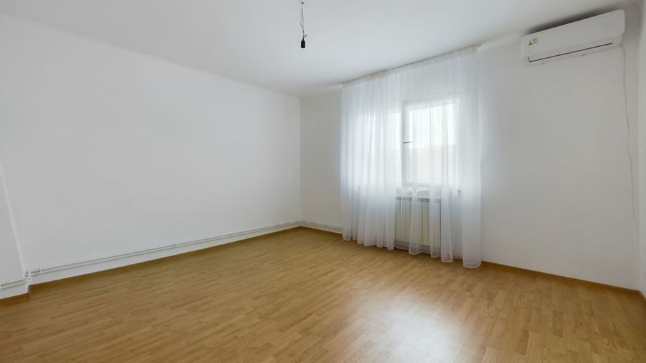 Vilă pe Șoseaua Nordului- Pretabilă pt. Locuit/Activitate Comercială - Poză 11