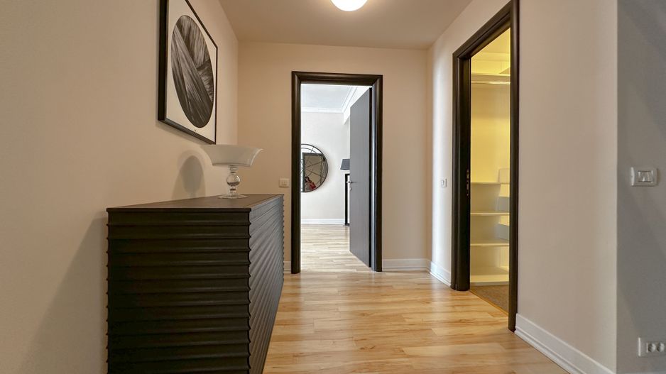 Luxury 4-Bedroom Triplex with Floating Terrace & Panoramic Views - Poză 14