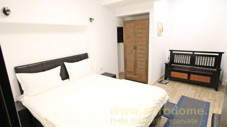 P-ta Sfatului, Republicii, pe strada pietonala - Poză 5