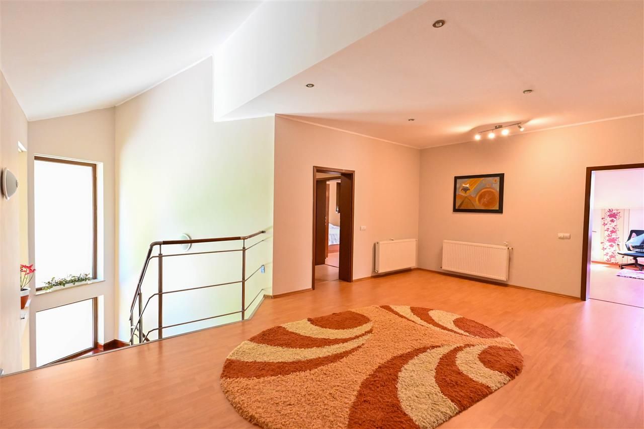 Vila cu 1.500 mp teren, gradina amenajata, linistita zonare,  Halchiu, Brasov - Poză 30