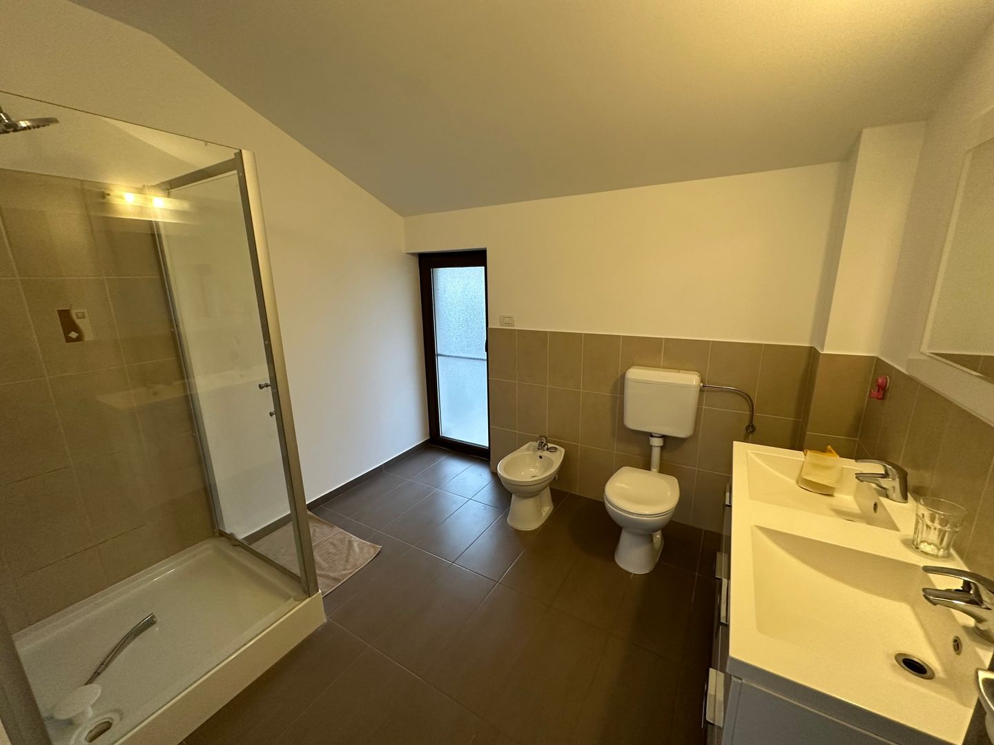 Casă / Vilă cu 4 camere de închiriat în zona Aradului - Poză 21