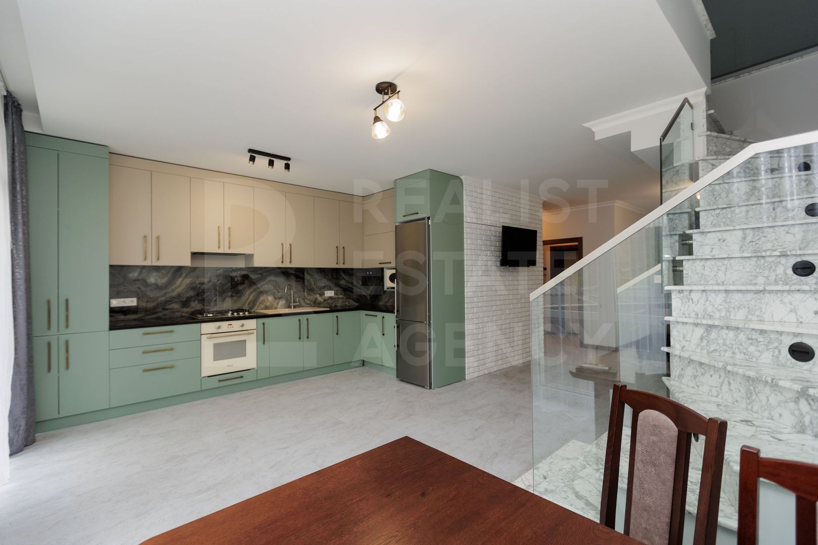 Chirie duplex, 4 camere,  str. Alexandru Marinescu Buiucani. - Poză 3