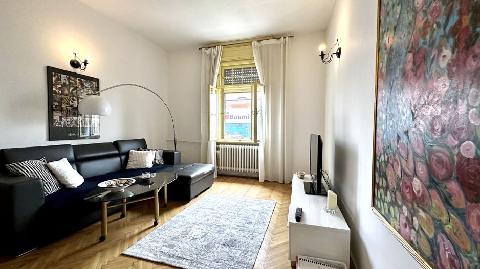 Apartament cu 2 camere,  clasic si boem, cu vedere in Piață Victoriei - Poză 4