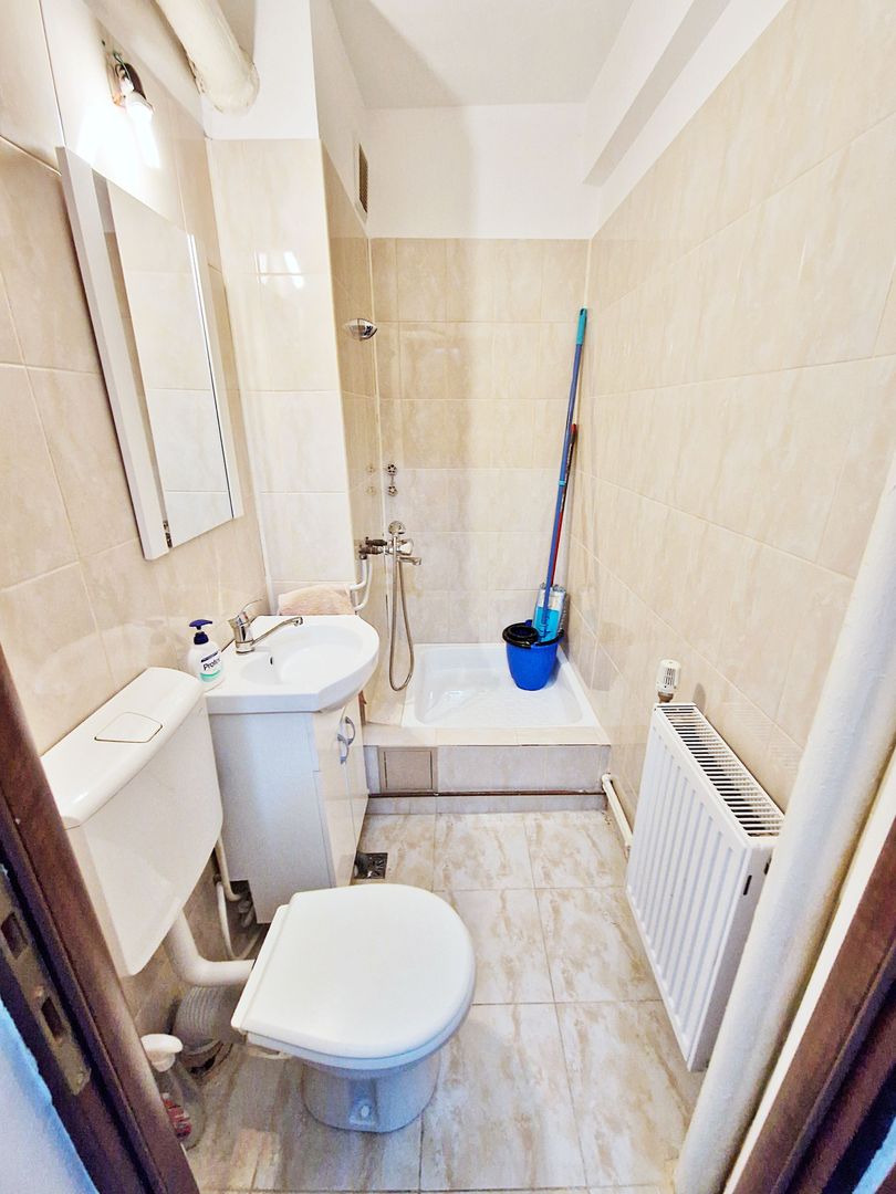 AZURA Imobiliare - Garsoniera Nemobilata Pitesti Craiovei Central - Poză 5