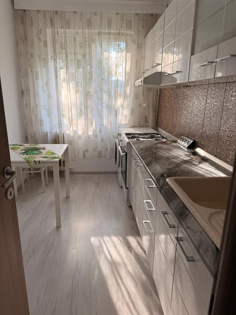 Închiriere Apartament cu 2 camere, decomandat,2 min metrou 1 Decembrie 1918 - Poză 3