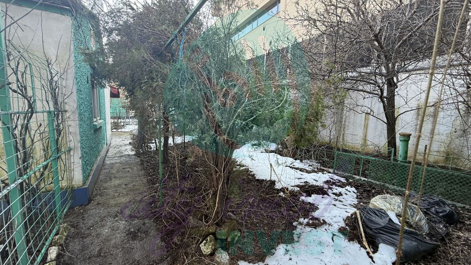 "Casa bunicii" pe un lot de teren de 307 mp - Poză 3