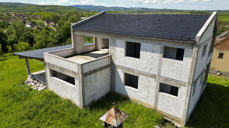 Casă la roșu din BCA de vânzare în Județul Arad - Poză 3