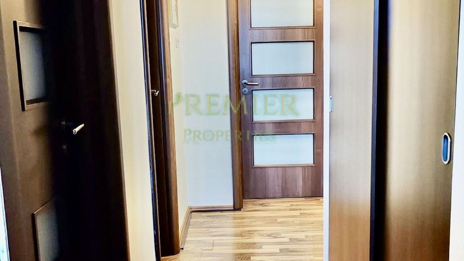 Bloc Rusesc Bucurestii noi vis a vis de metrou Bazilescu boxa - Poză 3