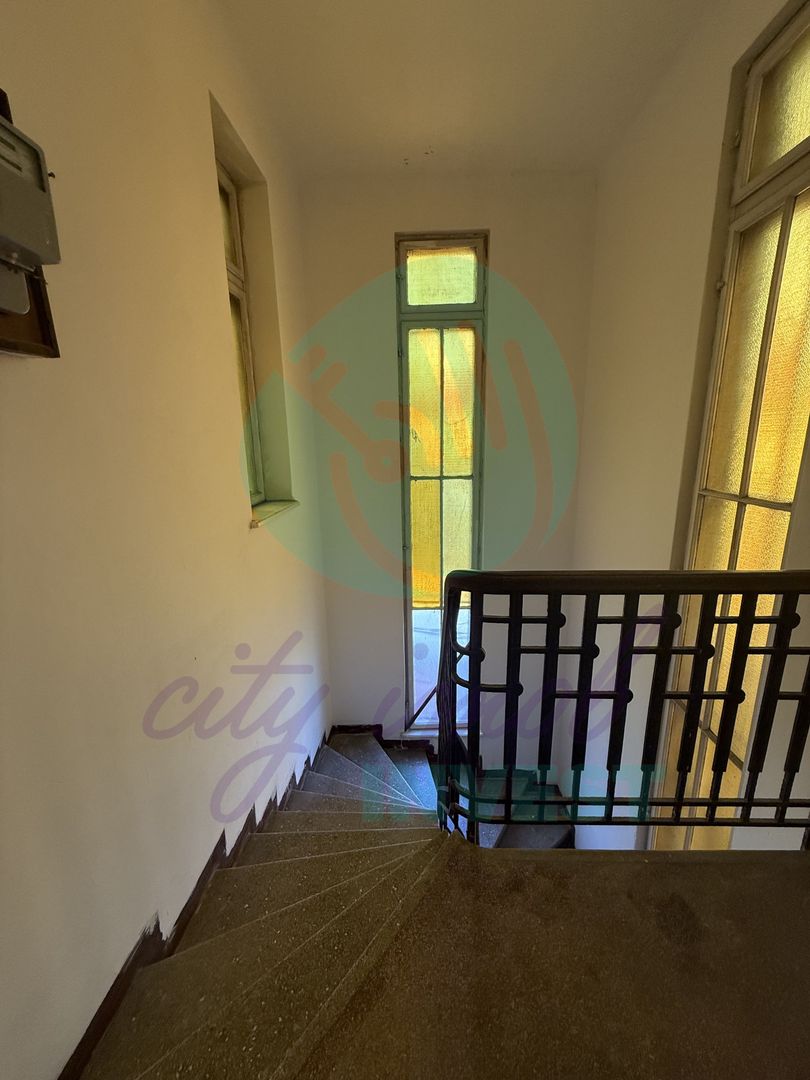 Eleganta, stil si mult potential intr-un apartament interbelic de 3 camere - Poză 13