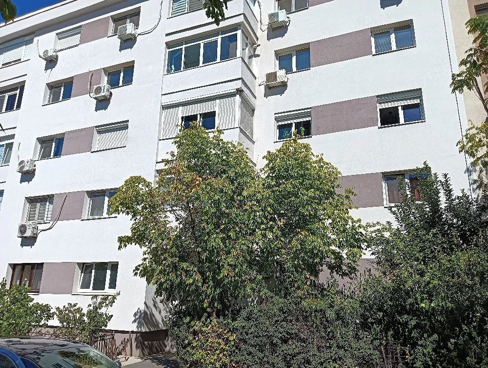 Apartament 3 camere de vanzare Gorjului - Poză 1