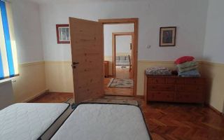Casa cu suprafata de 140mp si teren 542mp,centrul localitatii Cristian - Poză 3