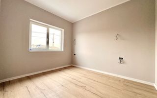 Duplex cu 4 camere, despărțit prin camera tehnica | Mosnita Veche - Poză 7