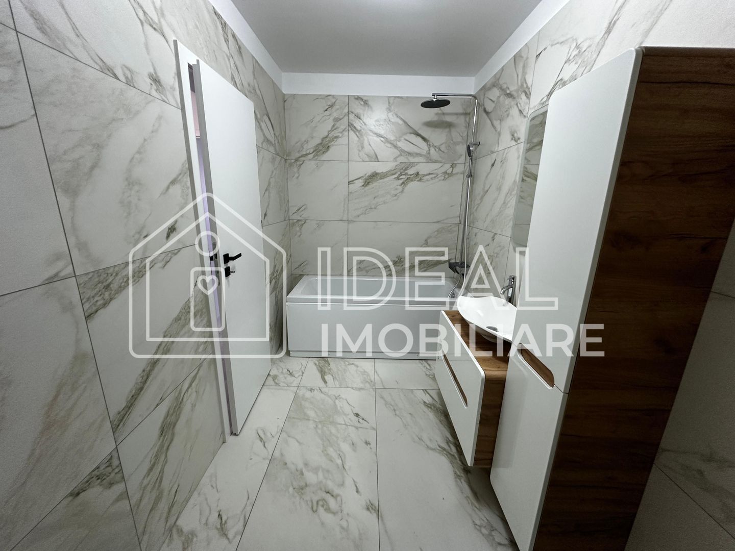 Apartament cu 3 camere și balcon de vânzare ,în zona Doamna Stanca - Poză 8