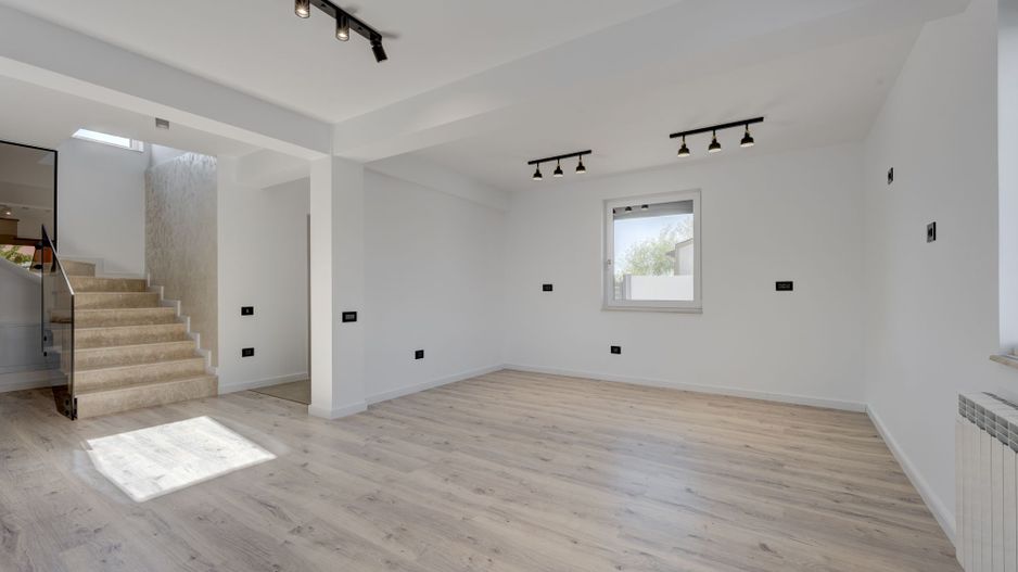 CASA TIPLA, Racordata la toate Utilitățile ! Domnești ! - Poză 4