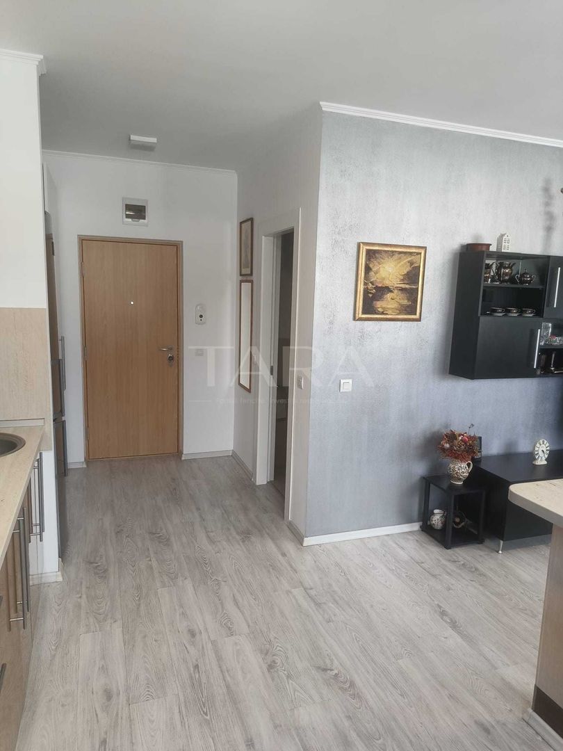 Apartament 2 camere, 50 mp + logie, renovat, parcare cu CF. - Poză 4