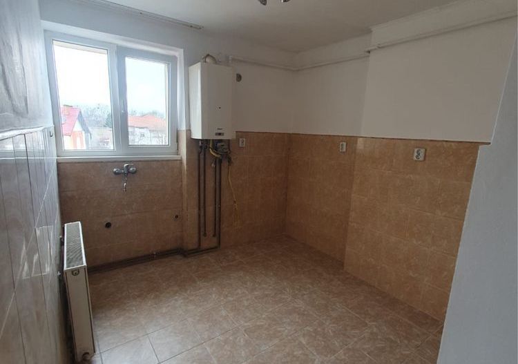 BRASADAS vinde ap 2 cam etaj 3 in zona CENTRALA. - Poză 1