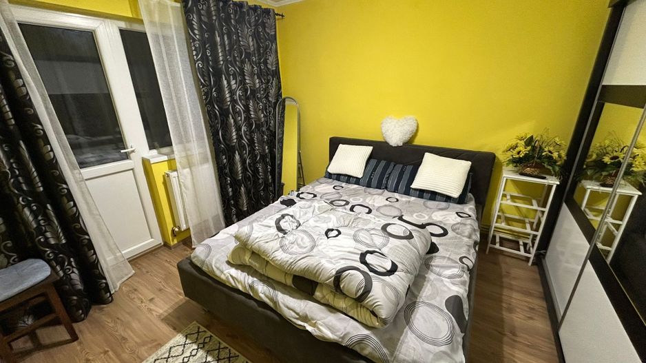 Apartament 2 camere, decomandat - zona Cetate - Poză 2