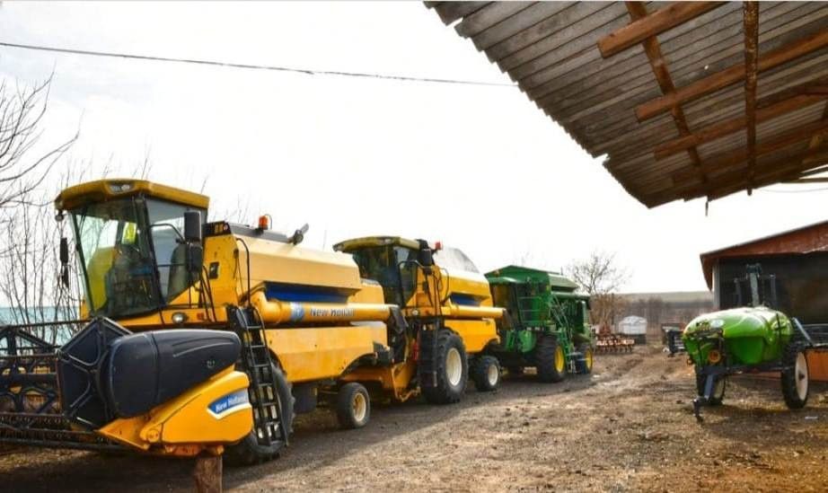Vanzare ferma agricola Negru Voda - Constanta cu 240 hectare teren si utilaje - Poză 1