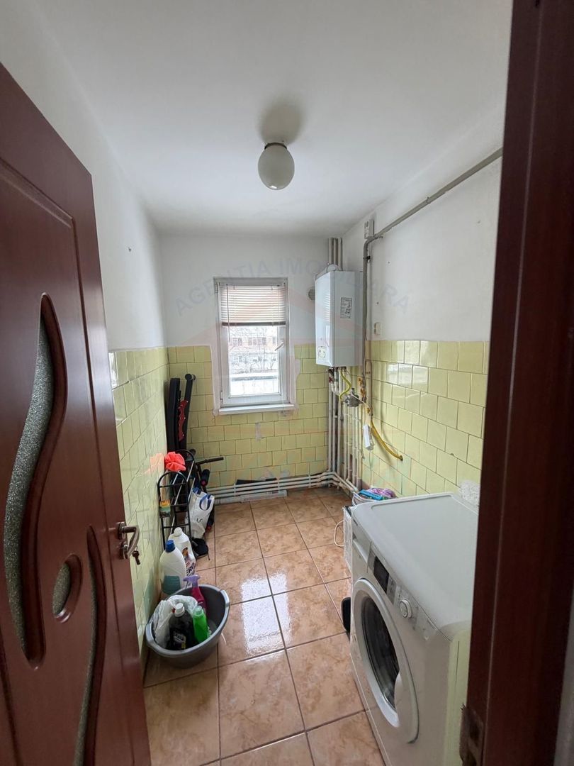 Vanzare apartament cu 4 camere in Micro 39b( k-uri), etaj 1, - Poză 14