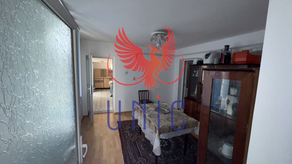 Casa situata in orasul Bals! - Poză 18