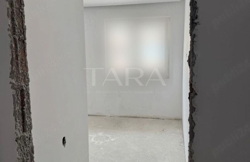 Apartament semifinisat cu 3 camere și balcon generos. - Poză 3