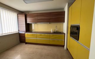 Apartament cu 3 camere de vânzare în Central, Suceava - Poză 2