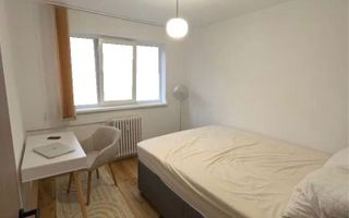 Apartament renovat cu 3 camere, în zonă liniștită și bine conectată. - Poză 4