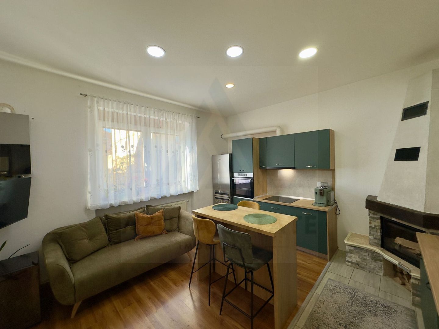 Apartament la casa 76 mp utili terasa curte si pivnita zona Lupeni - Poză 3