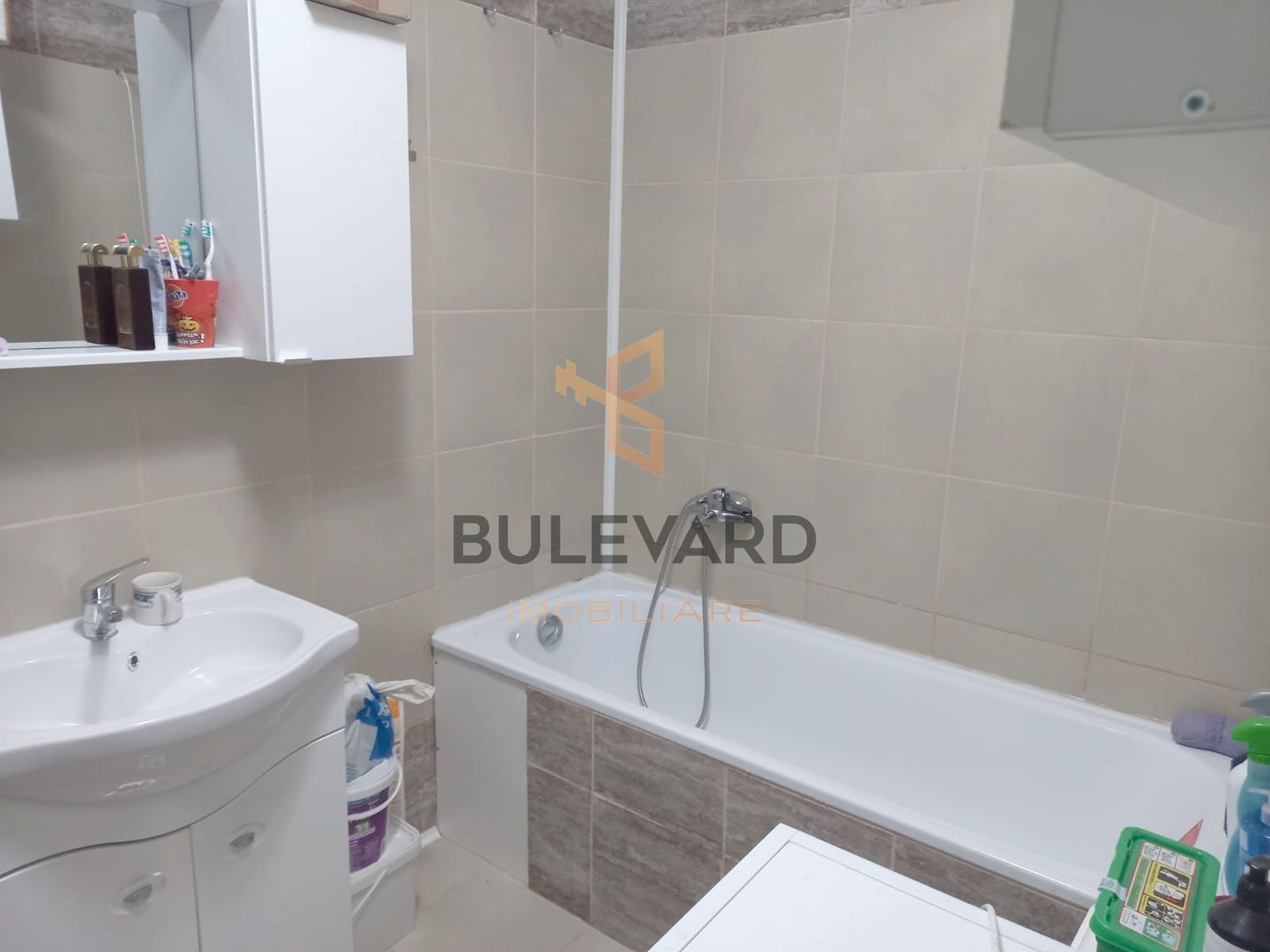 Apartament cu 3 camere, zona strazii  Florilor! - Poză 6