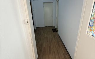 Închiriez o cameră  de 18 mp. - Poză 1