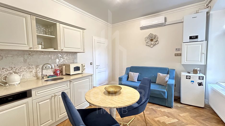 Apartament renovat, cu garaj și pivnițe, în Centrul Istoric al Sibiului - Poză 10