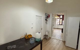 Apartament 2 camere,curte comuna/4 proprietari - Poză 11