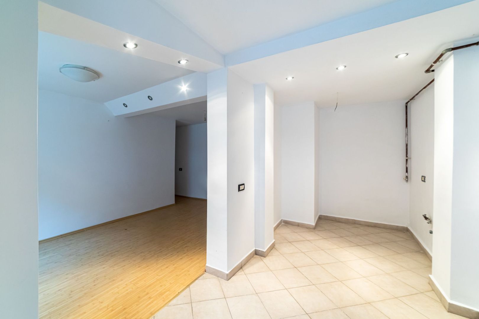 Apartament ultracentral la 1 minut de teatru - Poză 3