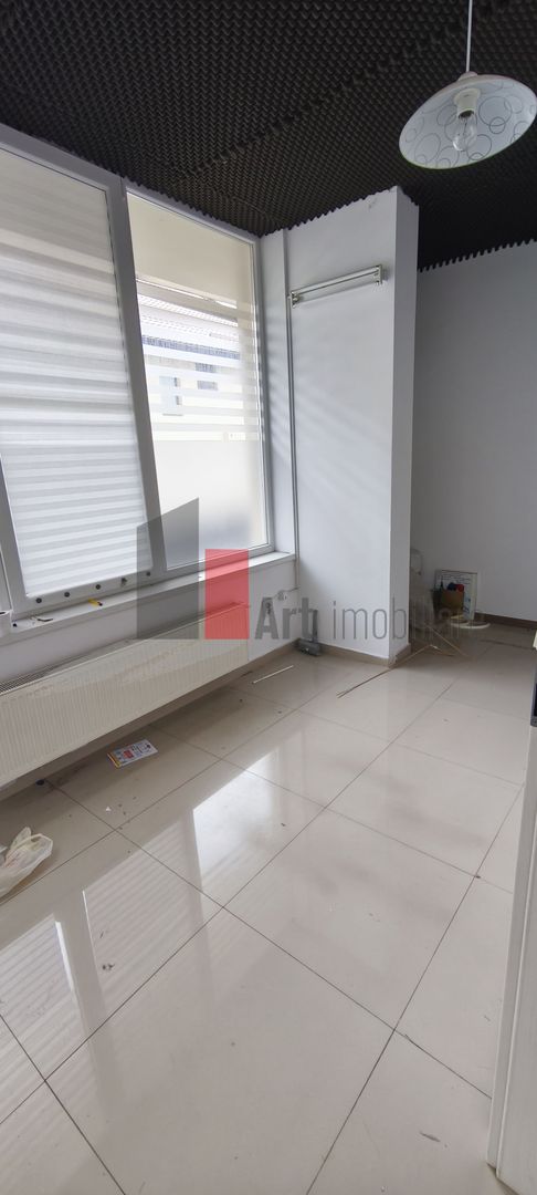 Spatiu comercial 2 etaje stradal, compartimentat - Poză 2