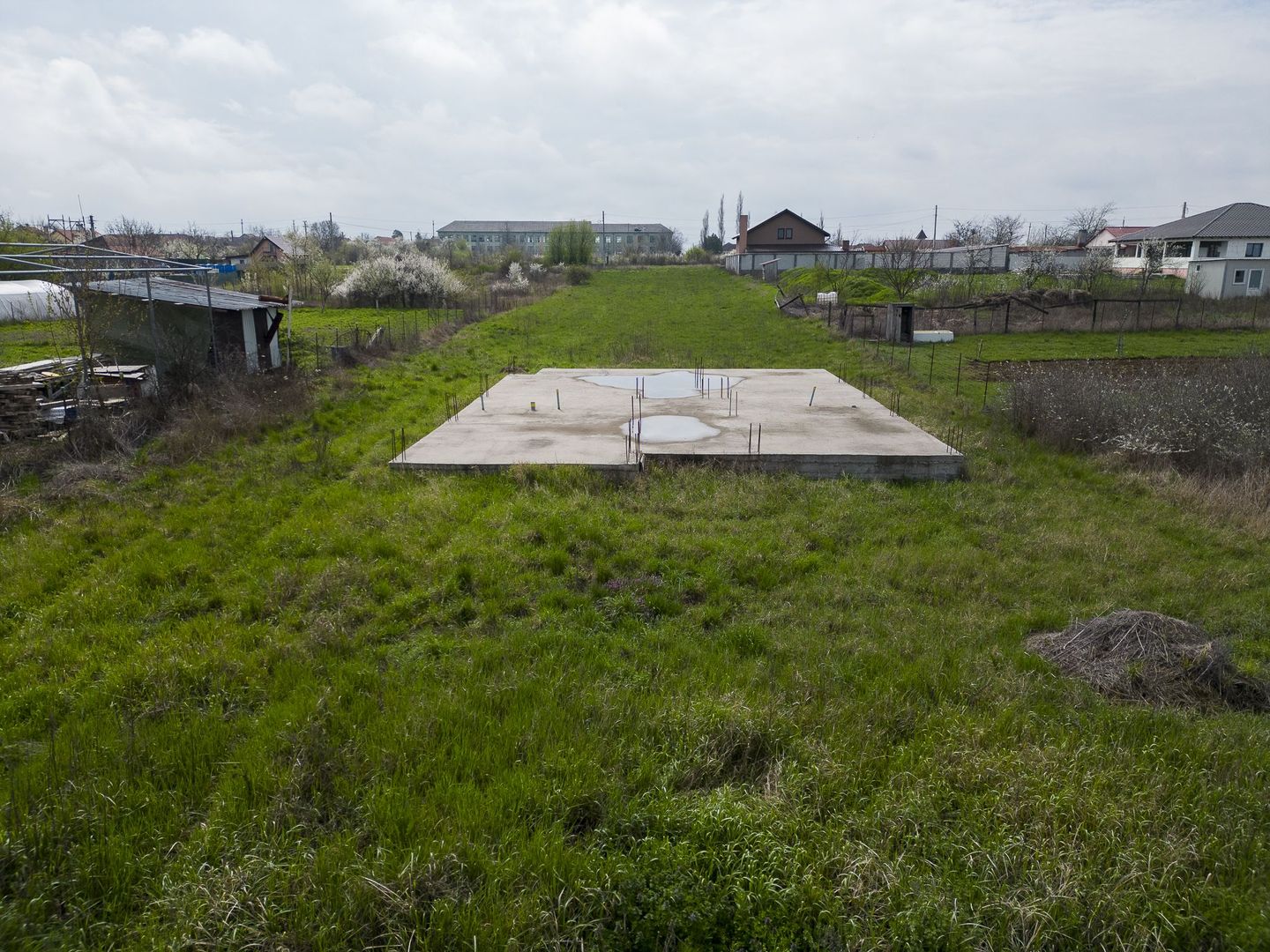 Teren intravilan cu fundație in Frumuseni - Poză 9