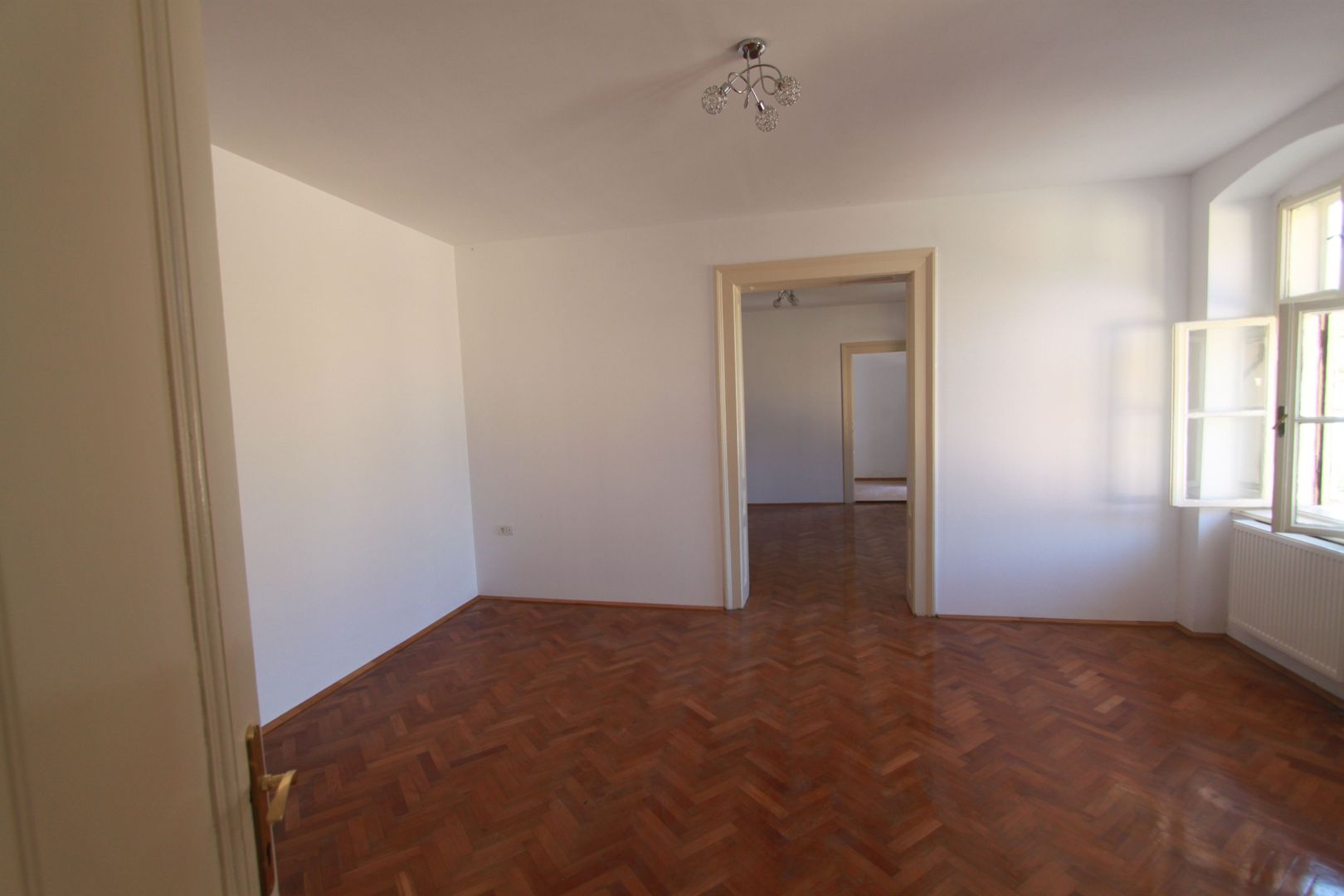 Casa singur in curte-zona Girocului - Poză 1