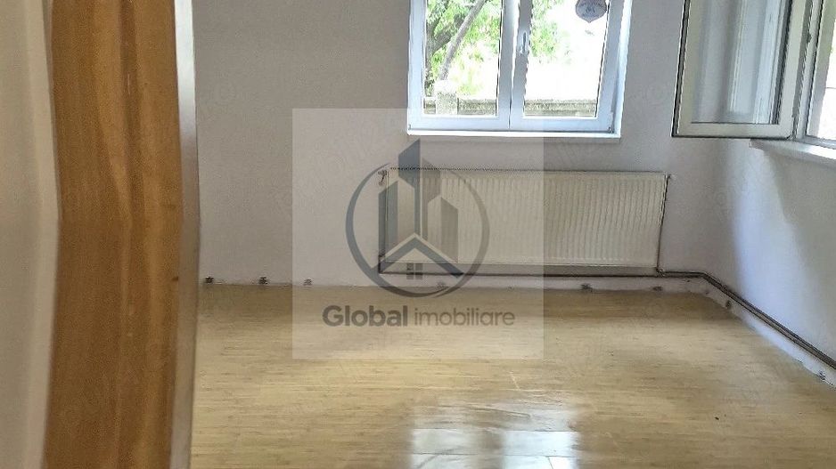 apartament 2 camere la curte - Poză 3